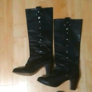 Women's Frye black  Size 8 Heeled Boots